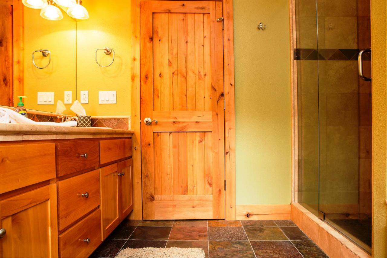 5-Star Luxury Tahoe Cabin! Great Location! Pool Table!Darts! Poker! Ping Pong! Games! South Lake Tahoe Bagian luar foto