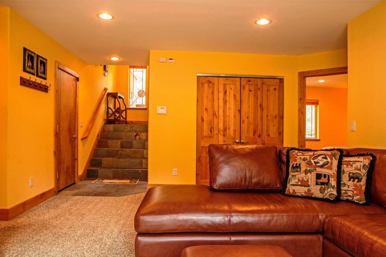 5-Star Luxury Tahoe Cabin! Great Location! Pool Table!Darts! Poker! Ping Pong! Games! South Lake Tahoe Bagian luar foto